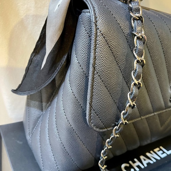 ❌SOLD❌💯Authentic Chanel Caviar Coco Handle Medium - Picture 3 of 15